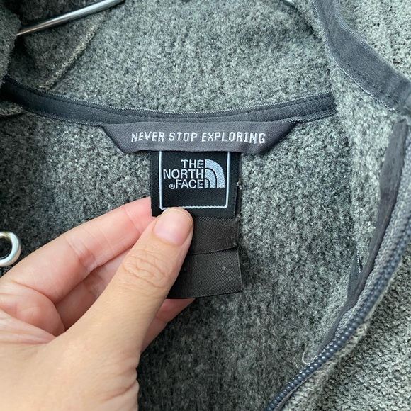 Lightweight northface hoodie - Picture 5 of 5